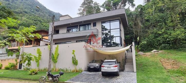 Casa, 4 quartos, 230 m² - Foto 1