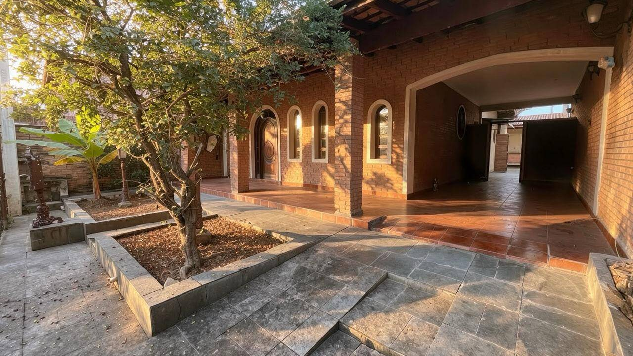 Casa, 4 quartos, 222 m² - Foto 1