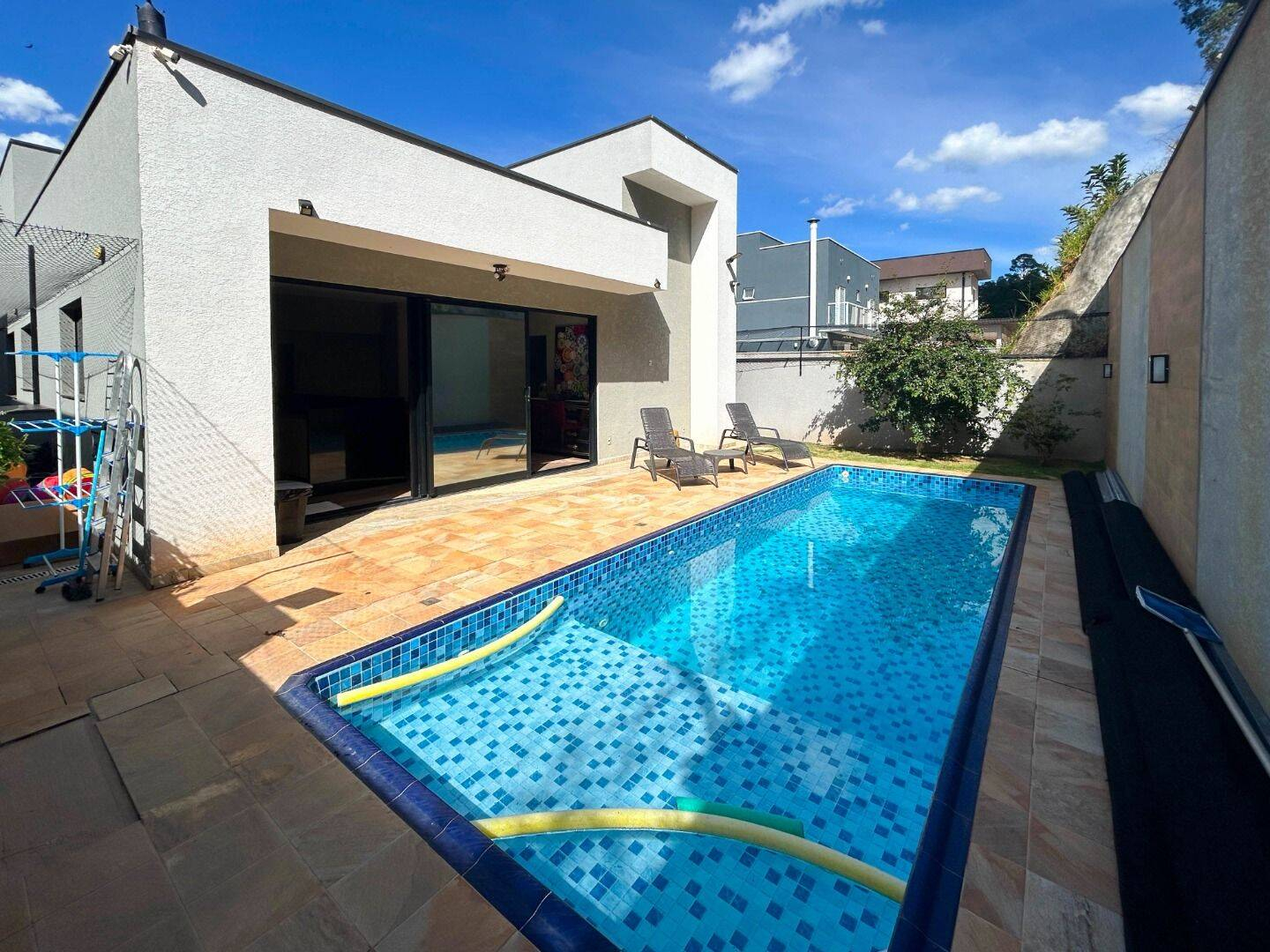 Casa, 3 quartos, 202 m² - Foto 1