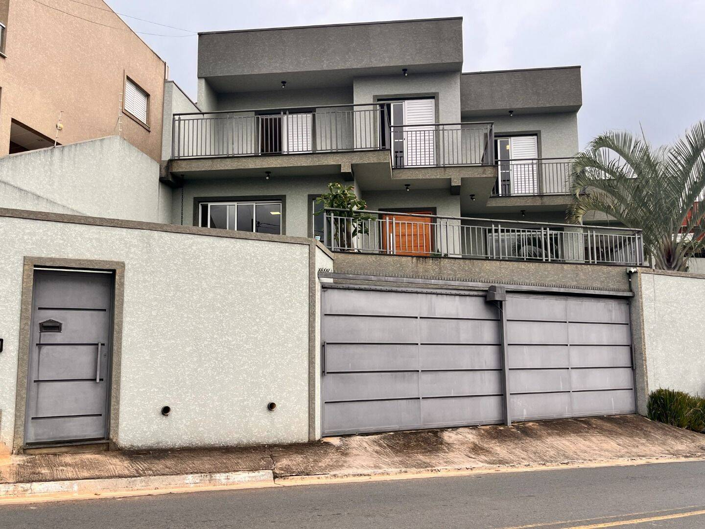 Casa, 4 quartos, 209 m² - Foto 1