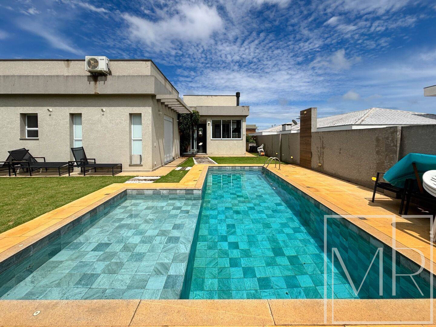 Casa, 4 quartos, 263 m² - Foto 1
