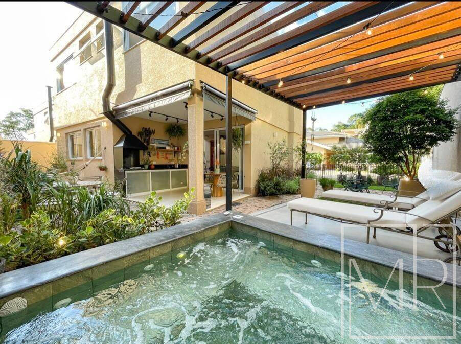 Casa, 4 quartos, 240 m² - Foto 1