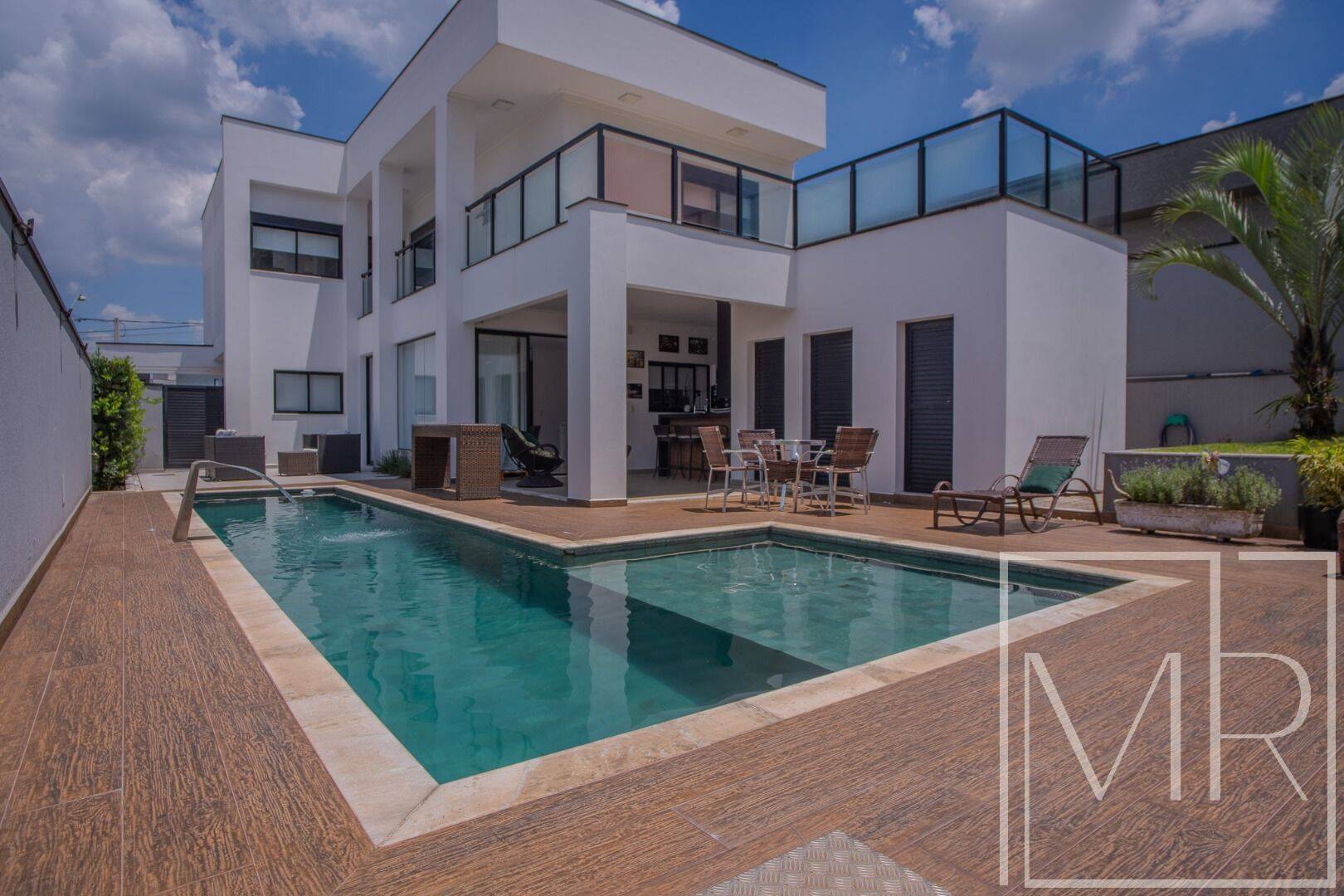 Casa, 3 quartos, 266 m² - Foto 1