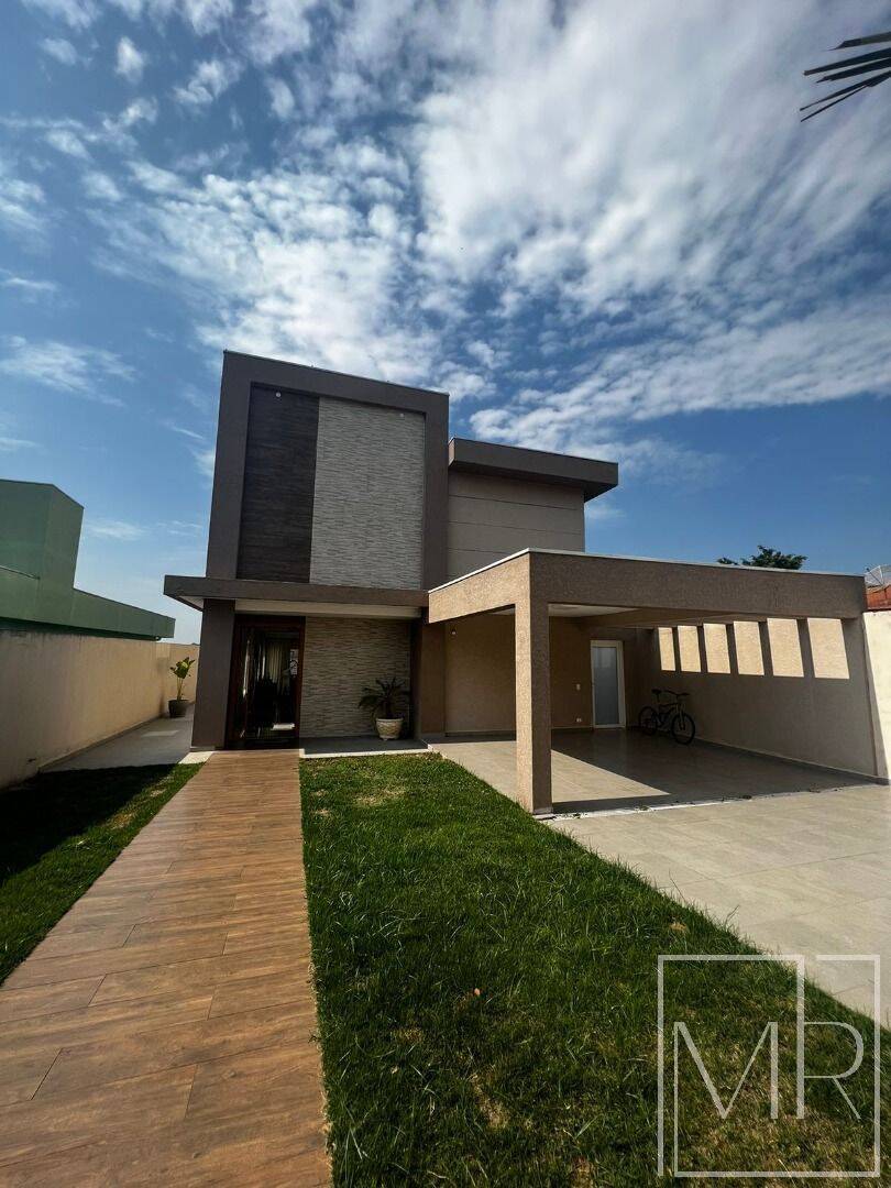 Casa, 3 quartos, 252 m² - Foto 1