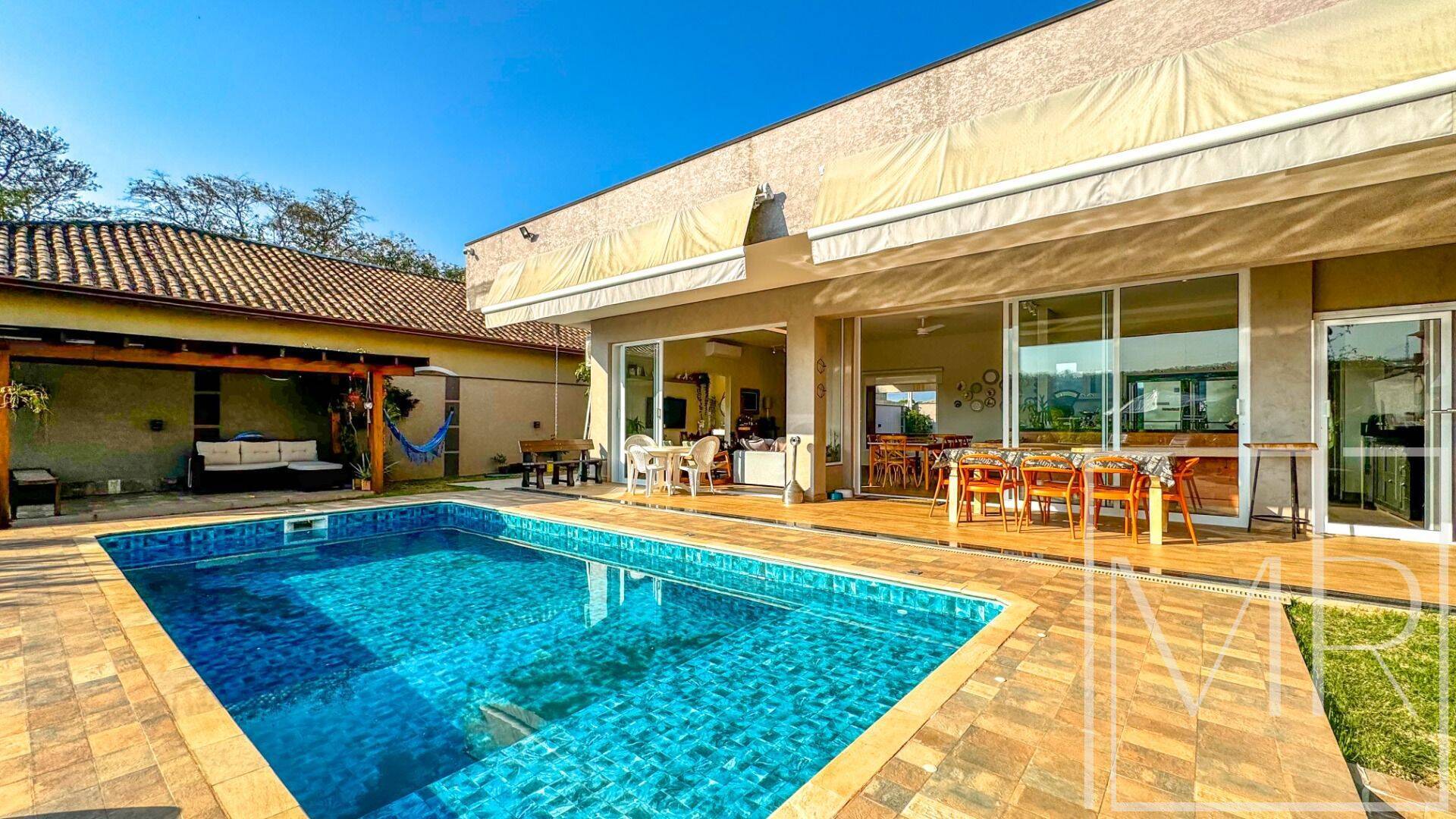 Casa, 3 quartos, 238 m² - Foto 1