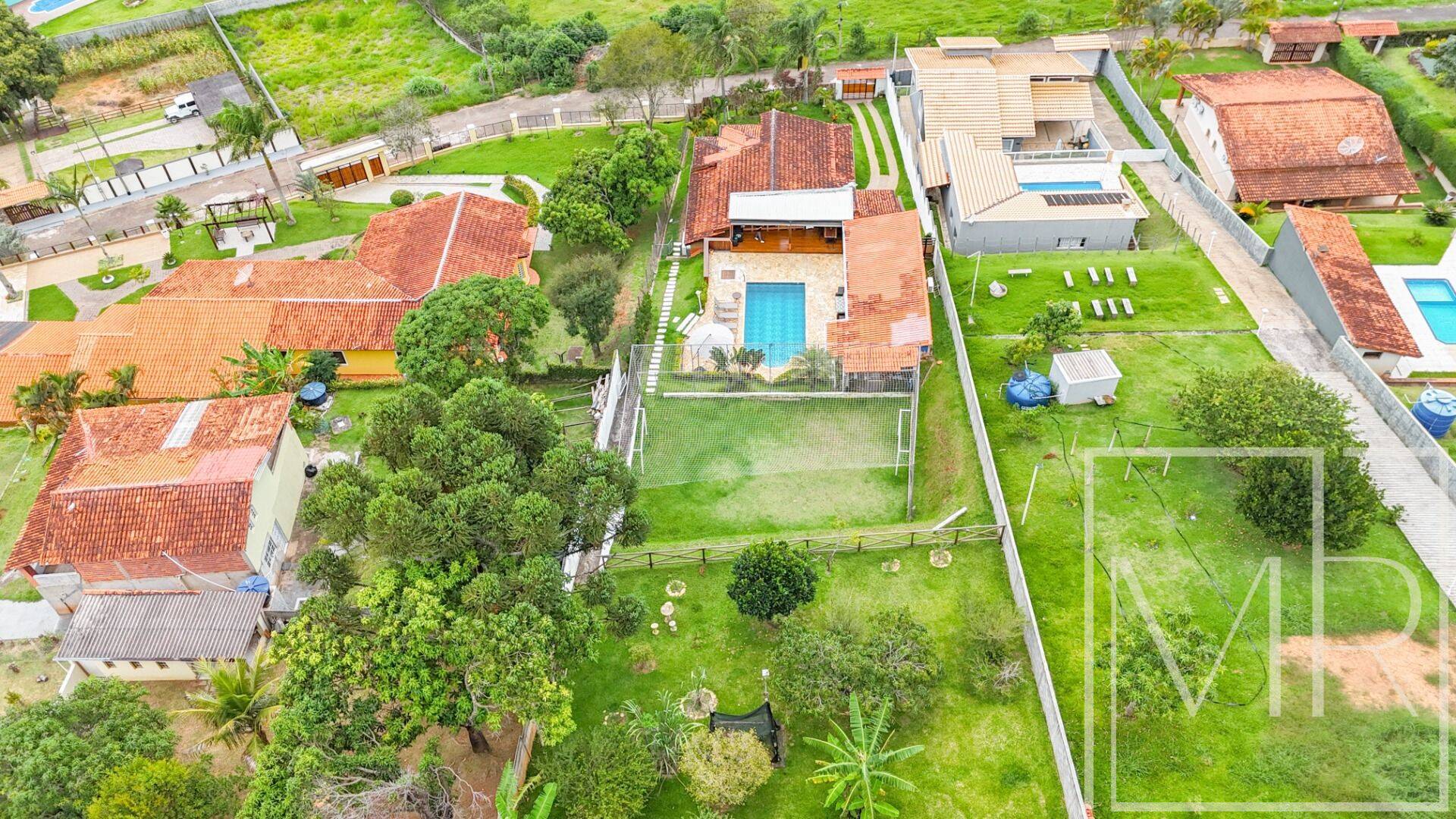 Casa, 4 quartos, 265 m² - Foto 2