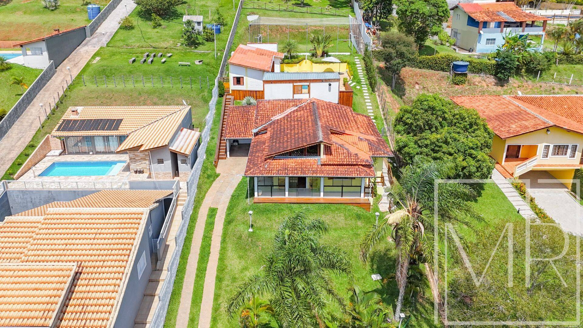 Casa, 4 quartos, 265 m² - Foto 1