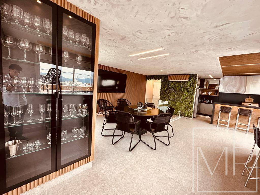 Cobertura, 3 quartos, 214 m² - Foto 5