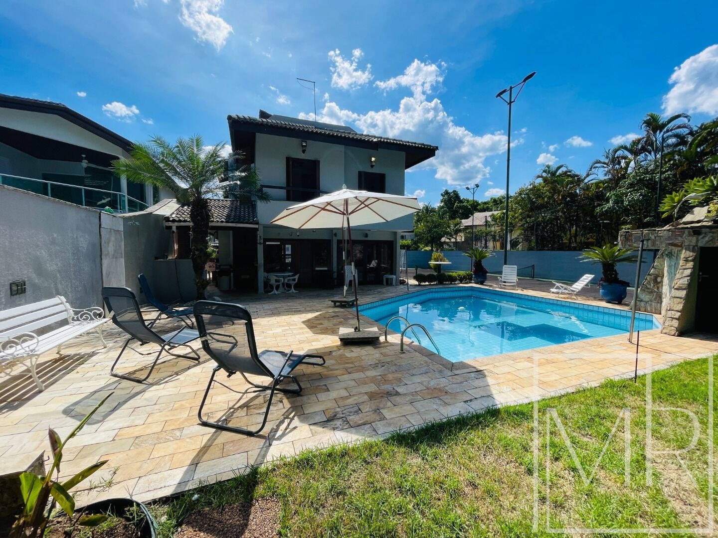 Casa, 4 quartos, 300 m² - Foto 1