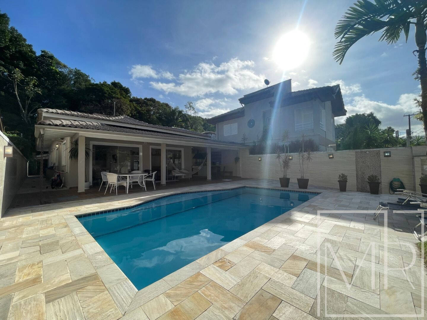 Casa, 4 quartos, 240 m² - Foto 1